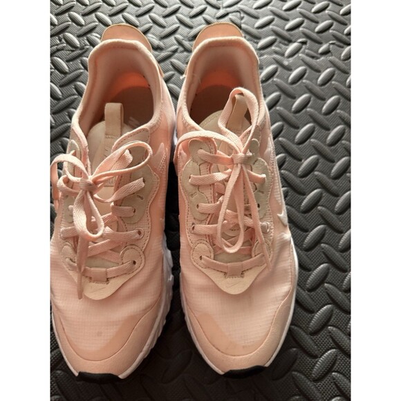 Nike Sneaker Women Size 7 React Art3mis (CN8203 800) Trainer  Nike Sneaker Women Size 7 React Art3mis (CN8203 800) Trainer Sports White Rare